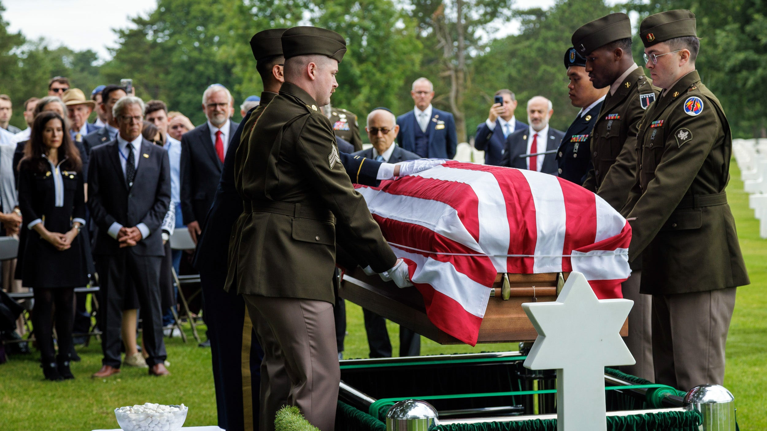 Members of the 56th Artillery Command, U.S. Army Europe and Africa, carry 1st Lt. Nathan B. Baskind’s casket at Normandy American Cemetery, France. ©Julien Nguyen-Kim/ABMC
