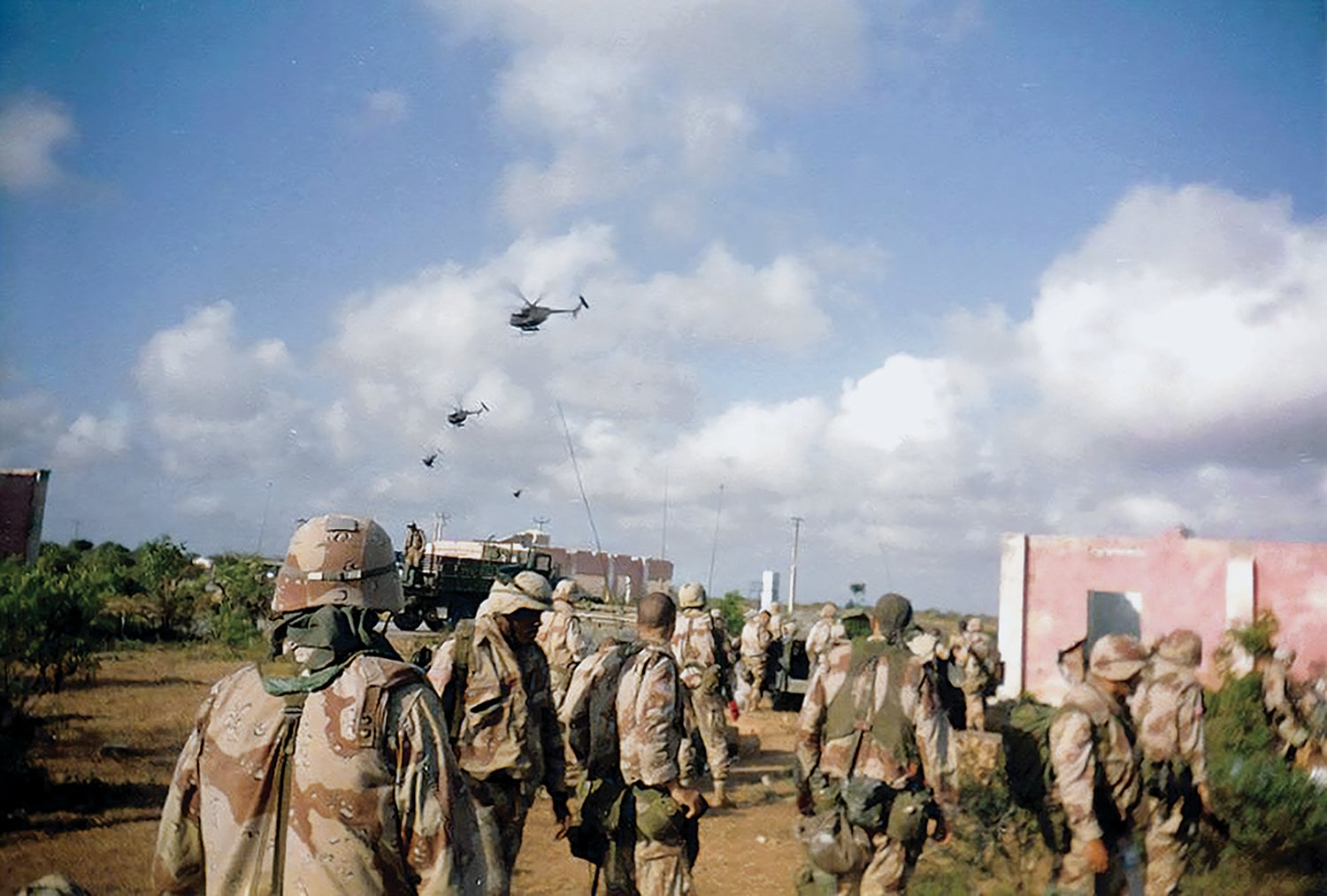Soldiers with the 10th Mountain Division’s 2nd Battalion, 14th Infantry Regiment, watch U.S. helicopter activity on the first day of the Battle of Mogadishu, Oct. 3, 1993. (Credit: U.S. Army)