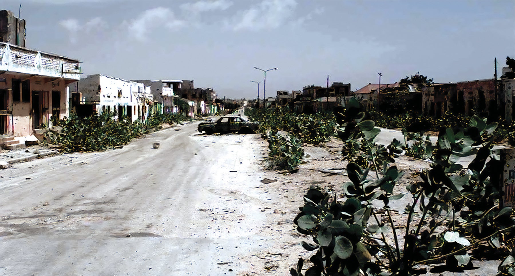 The abandoned street in Mogadishu known as the ‘Green Line’ served as a dividing line between warring Somali clans. (Credit: Wikipedia)